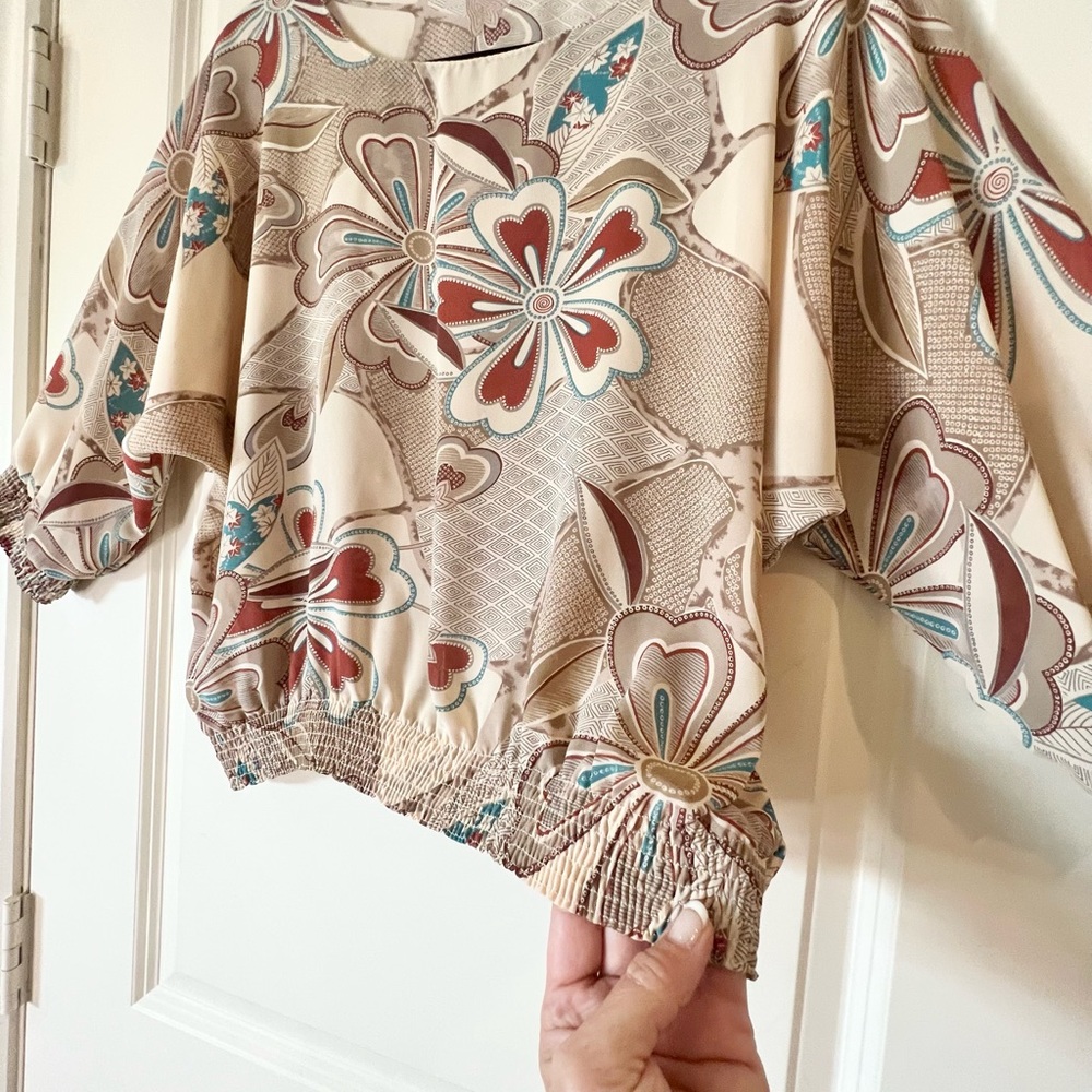 Vintage Campus Casuals Neutral Floral cropped blouse with jewel tones - Picture 2 of 6